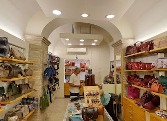 italy/rome/pantheon/shop/volterra-leather-shop-pantheon