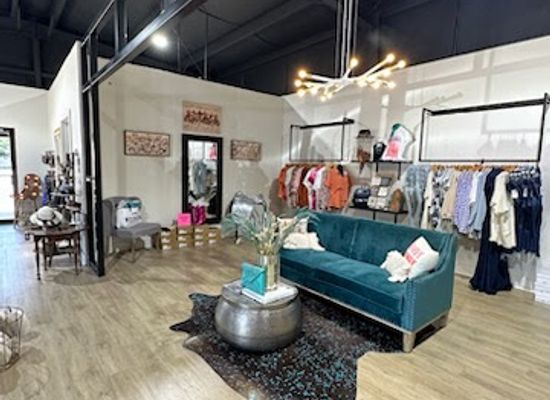 arkansas/conway/shop/stars-and-studs-boutique