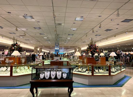 illinois/quad-cities/shop/von-maur