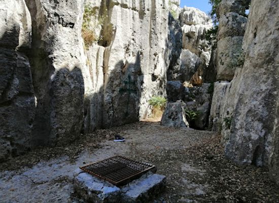 lebanon/qadisha-grotto/shop/jabal-moussa-biosphere-reserve-qehmez-entrance