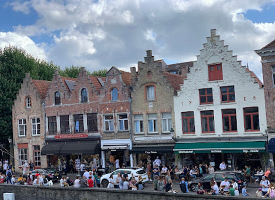 belgium/bruges/minnewater/shop/tintin-shop-brugge