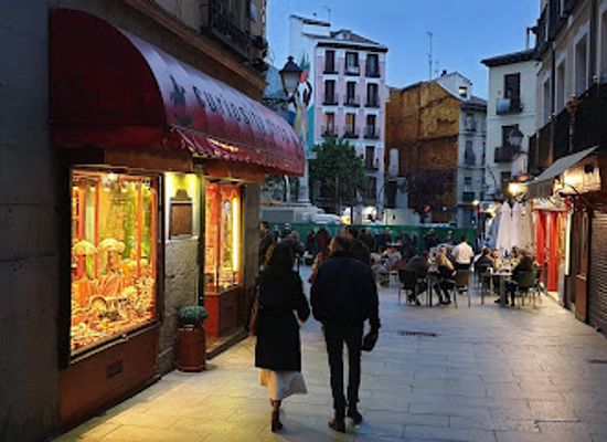 spain/madrid/sol/shop/curiosity-shop