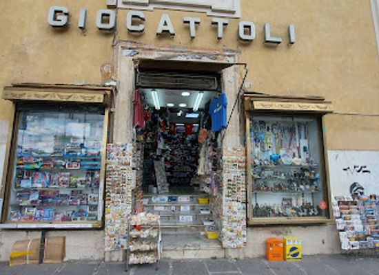 italy/rome/colosseo/shop/giocattoli-souvenir