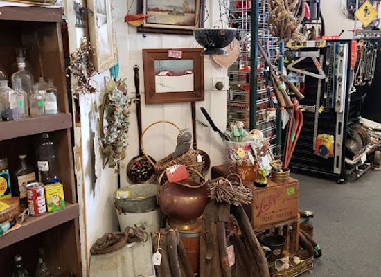 kansas/emporia/shop/emporia-flea-market-antiques