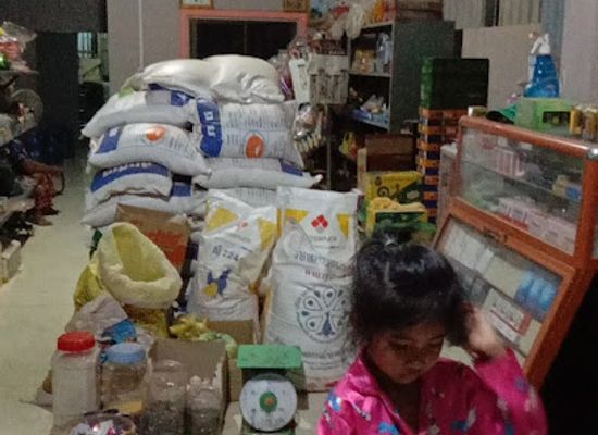 cambodia/tbong-khmum/shop/sok-heng-sell-product