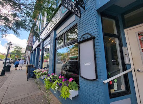 michigan/northern-michigan/shop/downtown-petoskey-shopping-district