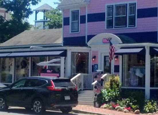 massachusetts/martha-s-vineyard/shop/c-est-la-vie
