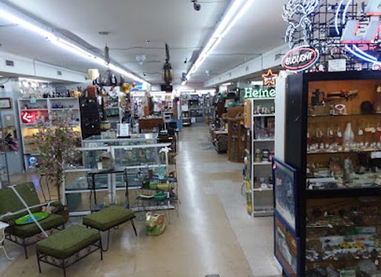 arizona/black-mesa/shop/antique-plaza