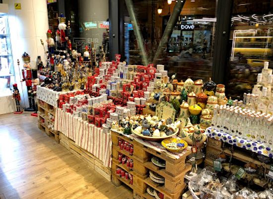 hungary/budapest/shop/the-biggest-souvenir-shop-market-in-budapest