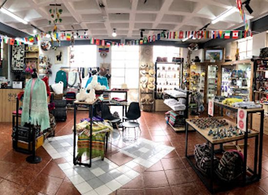 ecuador/quito/centro-historico/shop/souvenirs-ecuador