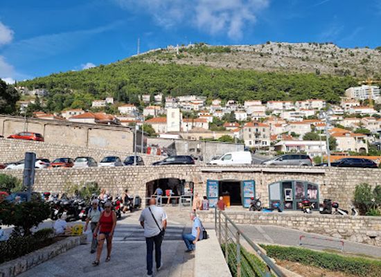 croatia/dubrovnik-riviera/shop/dubrovnik-city-shop-iron-throne
