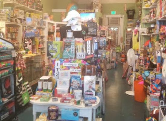 massachusetts/dukes-county/shop/the-lazy-frog