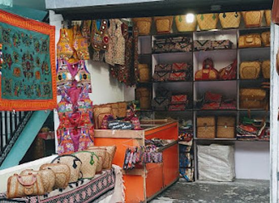 india/manali/shop/oneness-handicrafts-manali
