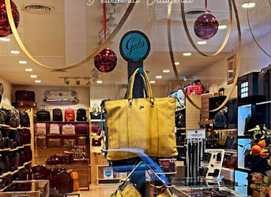 italy/bari/shop/lucente-valigeria-pelletteria-boutique-luggage-shop-samsonite-authorized-dealer