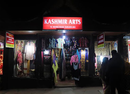 india/darjeeling/chowrasta/shop/kashmir-arts