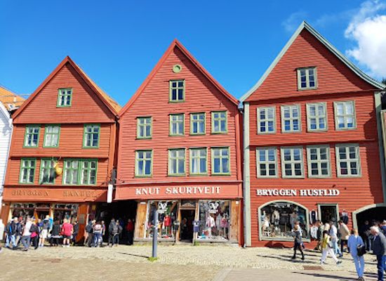 norway/vestlandet/shop/nilssen-bryggen-gifts-souvenirs-jackets