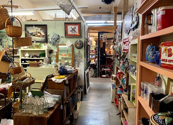 arkansas/arkansas-valley/shop/the-barn-shoppes-at-the-old-sale-barn