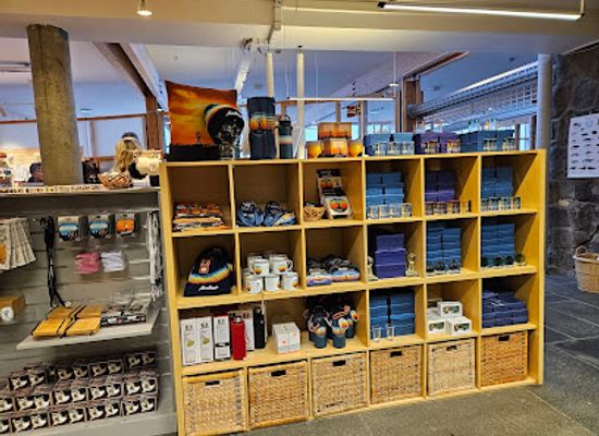 norway/nordkapp/shop/geschenkeladen