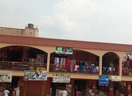uganda/lake-bunyonyi/shop/judith-boutique