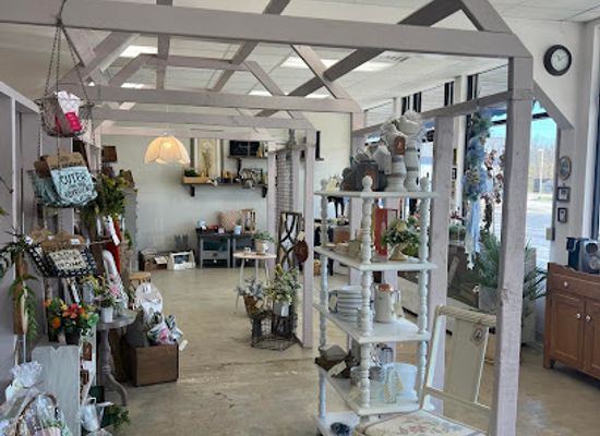 wisconsin/green-bay/shop/this-and-that-vintage-and-local-artisan-market