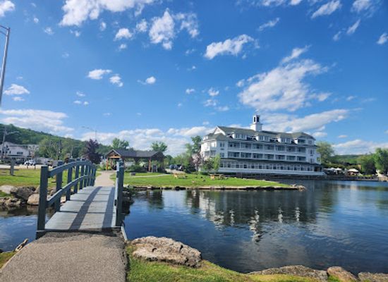 new-hampshire/lakes-region/shop/mill-falls-marketplace