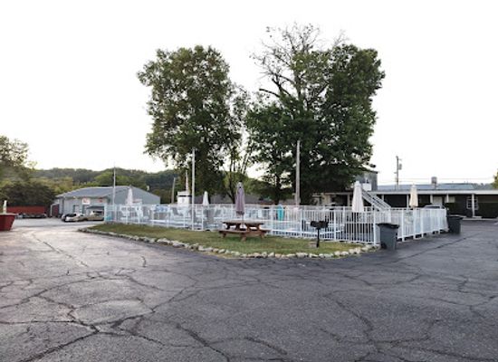 missouri/current-river-basin/shop/current-river-inn