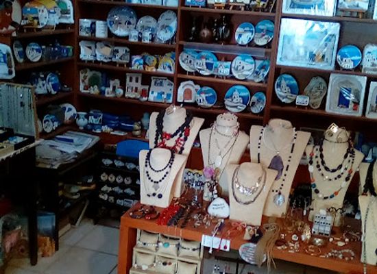 greece/pyrgos/shop/natura-souvenir-clothes