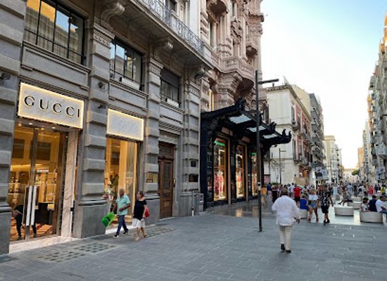 italy/puglia/shop/gucci