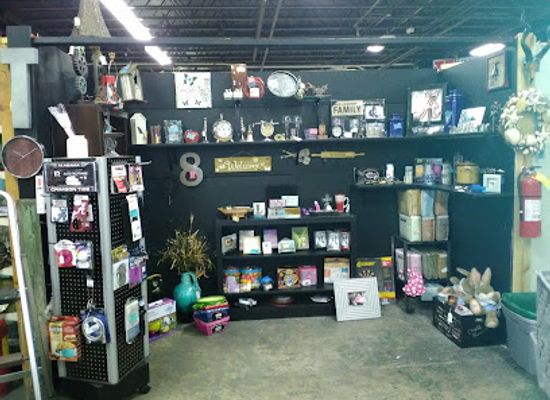 alabama/talladega-national-forest/shop/angel-s-antiques-flea-mall