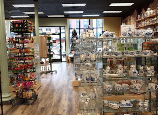 michigan/holland/shop/dutch-village-downtown