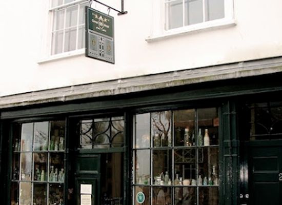 guernsey/jethou/shop/national-trust-of-guernsey-victorian-shop-and-parlour-at-26-cornet-street