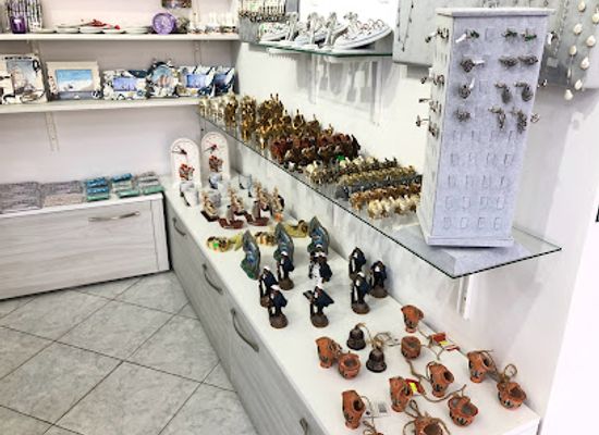 montenegro/lakes-of-plav/shop/turquoise-souvenir-and-gift-shop