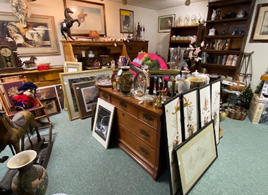 illinois/quad-cities/shop/the-tattered-shoe-antique-store