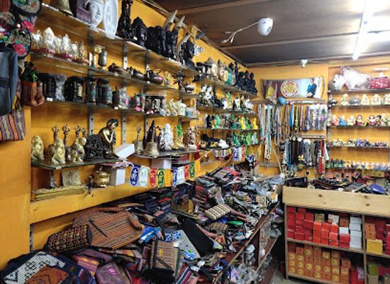 bhutan/paro/shop/pem-choden-handicraft