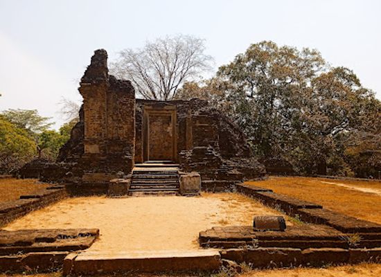 sri-lanka/polonnaruwa-district/shop/potgul-temple