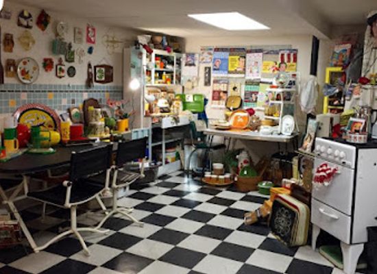iowa/northwest-iowa/shop/funky-finds-vintage-retro