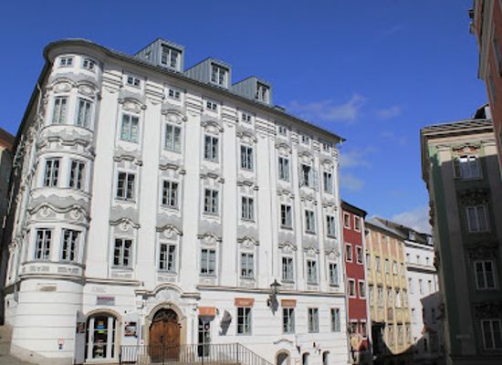 austria/linz/shop/a-t-store