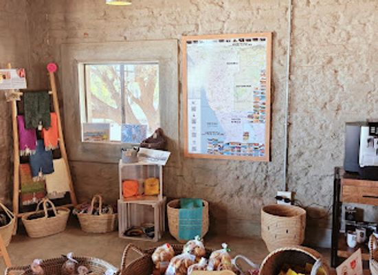 namibia/namib-desert/shop/rooi-dak-padstal