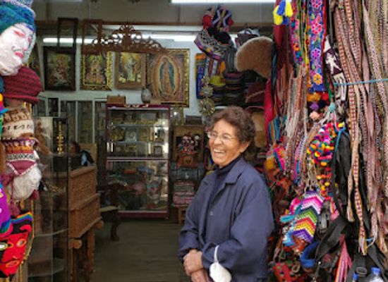 peru/cusco/sacsayhuaman/shop/souvenir-and-woodworking-store