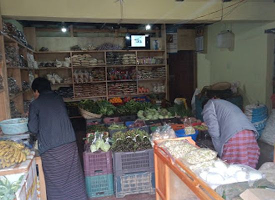 bhutan/bumthang/shop/mongar-vegetable-shop