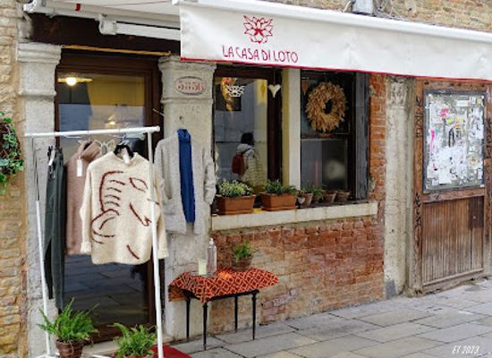 italy/venice/dorsoduro/shop/la-casa-di-loto