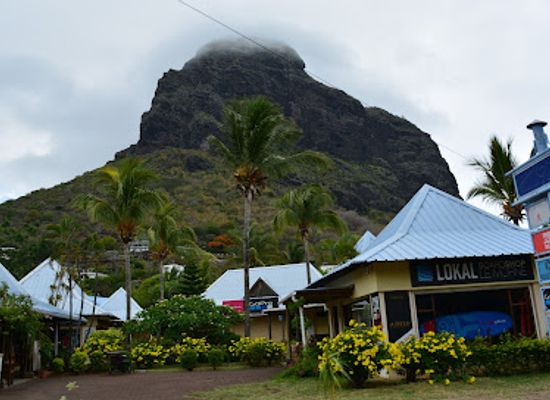 mauritius/le-morne-brabant/shop/lokal-board-shop-le-morne