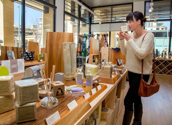 france/provence/shop/boutique-souvenirs-de-l-office-de-tourisme