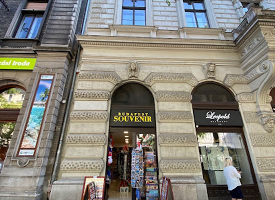 hungary/budapest/andrassy-avenue/shop/budapest-souvenir