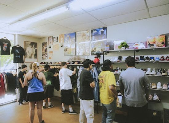 oklahoma/edmond/shop/edmond-steals-vintage-and-streetwear