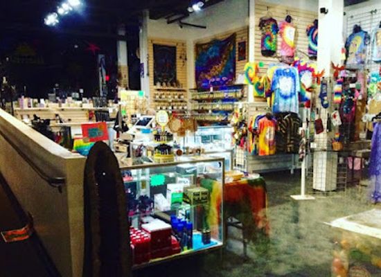 iowa/des-moines/shop/groovy-goods-daydreams-tobacco-pipes-hippie-clothing