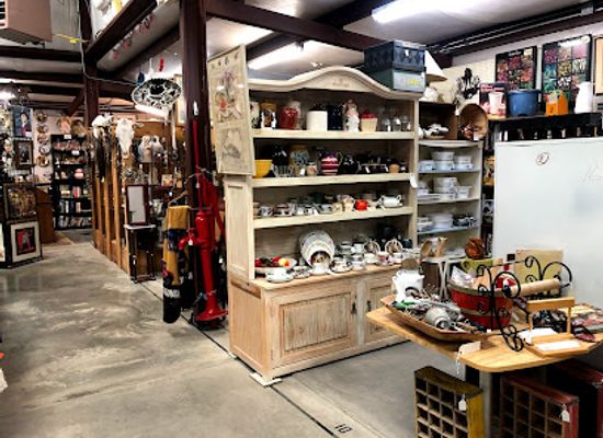 new-mexico/high-plains/shop/lotza-stuff-flea-market