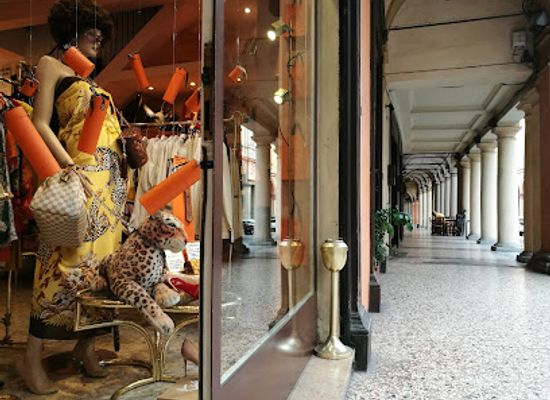 italy/bologna/shop/icons-luxury-vintage