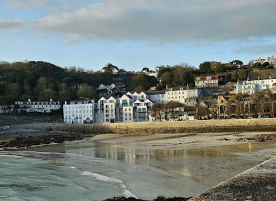 guernsey/st-peter-port-waterfront/shop/guernsey-market-place