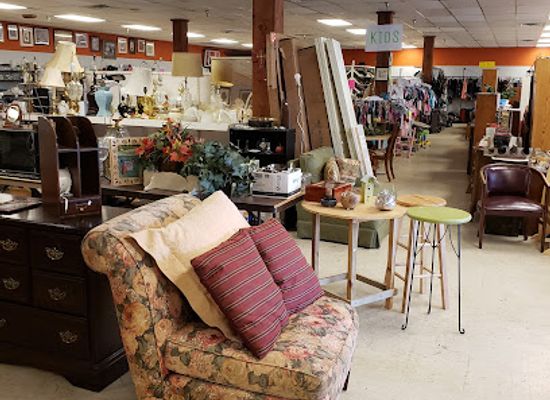 tennessee/oak-ridge/shop/brysonn-s-closet-a-storehouse-of-hope